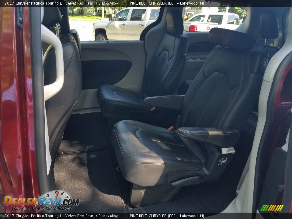 2017 Chrysler Pacifica Touring L Velvet Red Pearl / Black/Alloy Photo #16