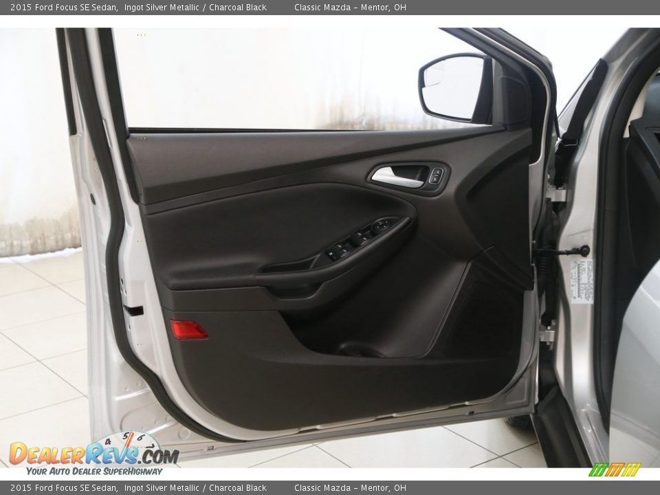 2015 Ford Focus SE Sedan Ingot Silver Metallic / Charcoal Black Photo #4