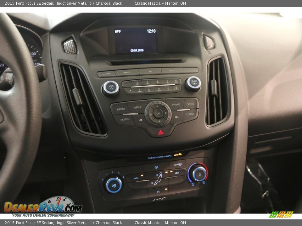 2015 Ford Focus SE Sedan Ingot Silver Metallic / Charcoal Black Photo #8