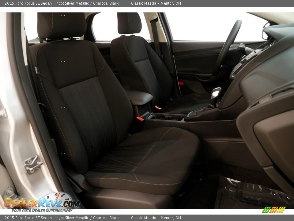 2015 Ford Focus SE Sedan Ingot Silver Metallic / Charcoal Black Photo #12