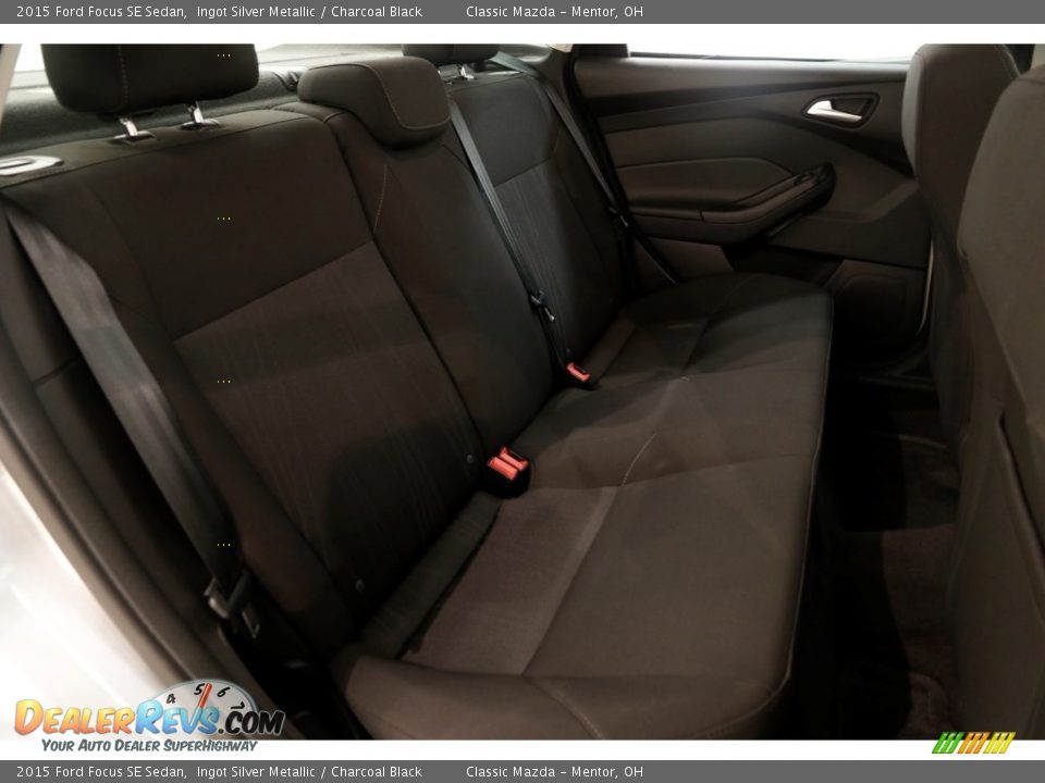 2015 Ford Focus SE Sedan Ingot Silver Metallic / Charcoal Black Photo #13