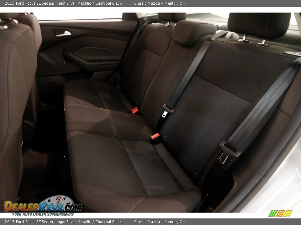 2015 Ford Focus SE Sedan Ingot Silver Metallic / Charcoal Black Photo #14