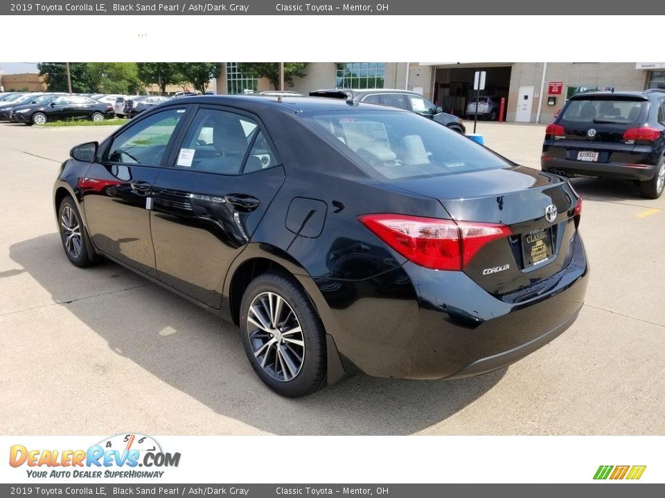 2019 Toyota Corolla LE Black Sand Pearl / Ash/Dark Gray Photo #2