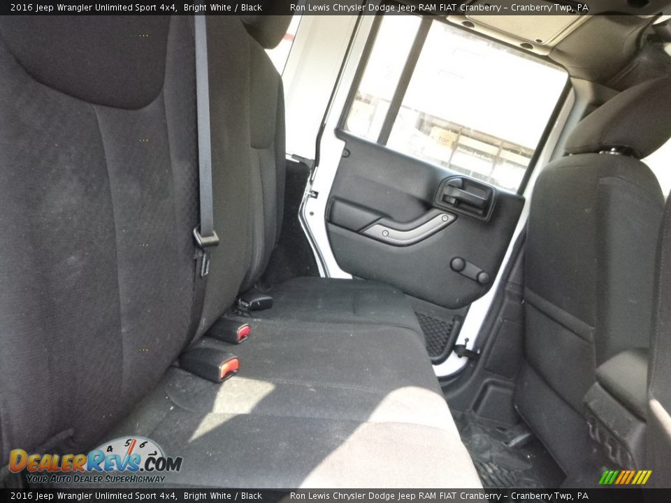 2016 Jeep Wrangler Unlimited Sport 4x4 Bright White / Black Photo #10