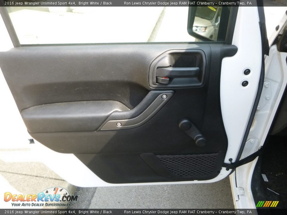 2016 Jeep Wrangler Unlimited Sport 4x4 Bright White / Black Photo #12