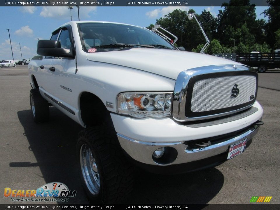 2004 Dodge Ram 2500 ST Quad Cab 4x4 Bright White / Taupe Photo #7