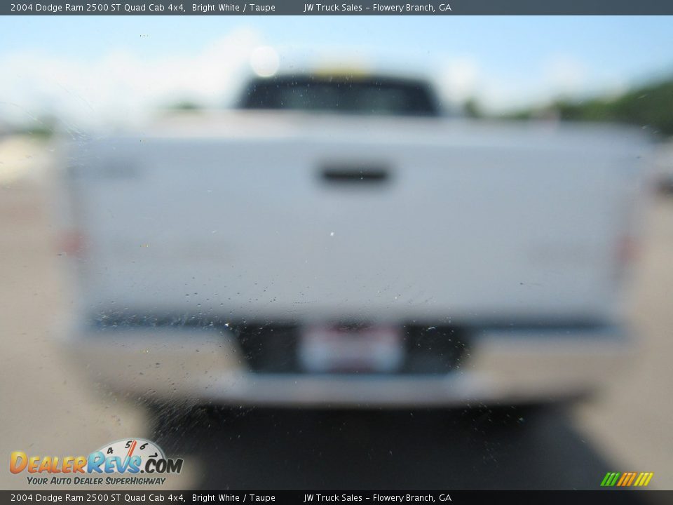 2004 Dodge Ram 2500 ST Quad Cab 4x4 Bright White / Taupe Photo #9