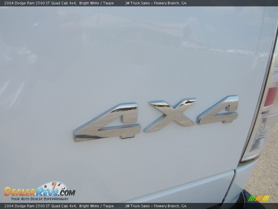 2004 Dodge Ram 2500 ST Quad Cab 4x4 Bright White / Taupe Photo #11