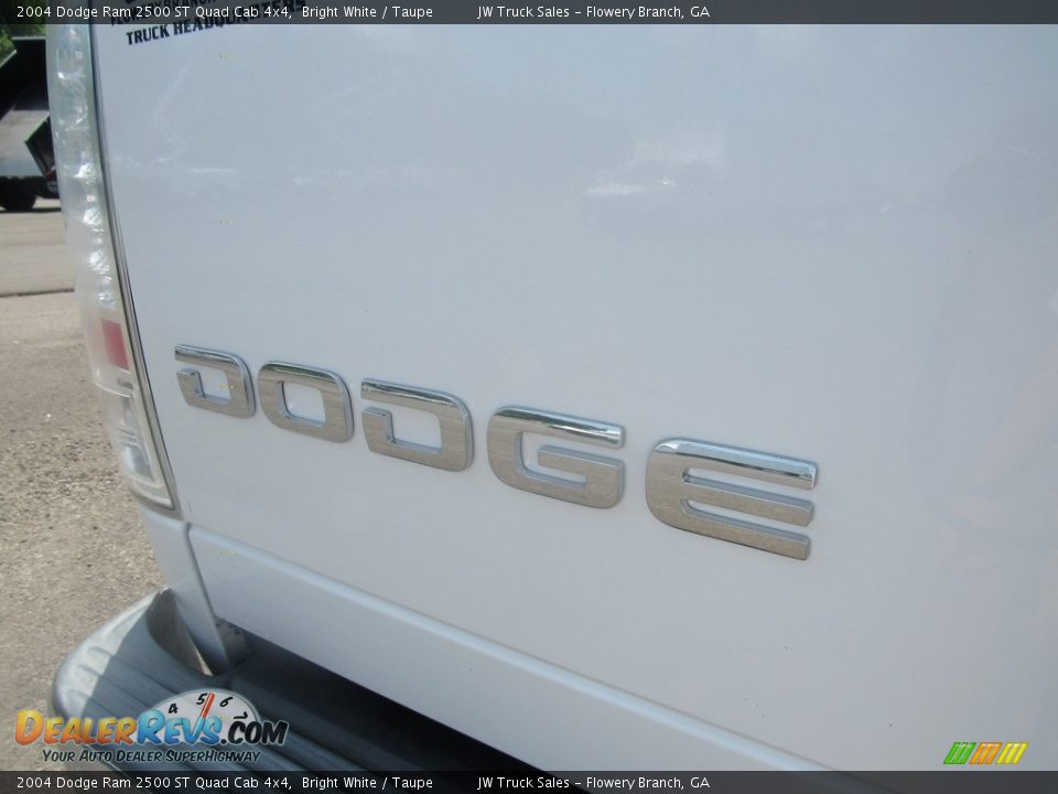 2004 Dodge Ram 2500 ST Quad Cab 4x4 Bright White / Taupe Photo #12