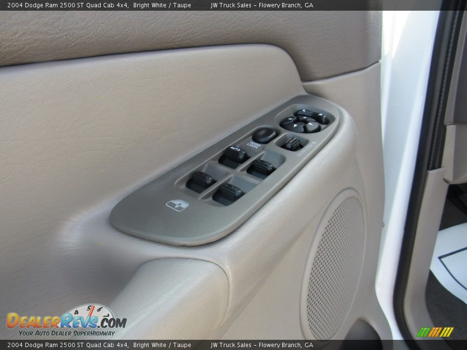 2004 Dodge Ram 2500 ST Quad Cab 4x4 Bright White / Taupe Photo #15