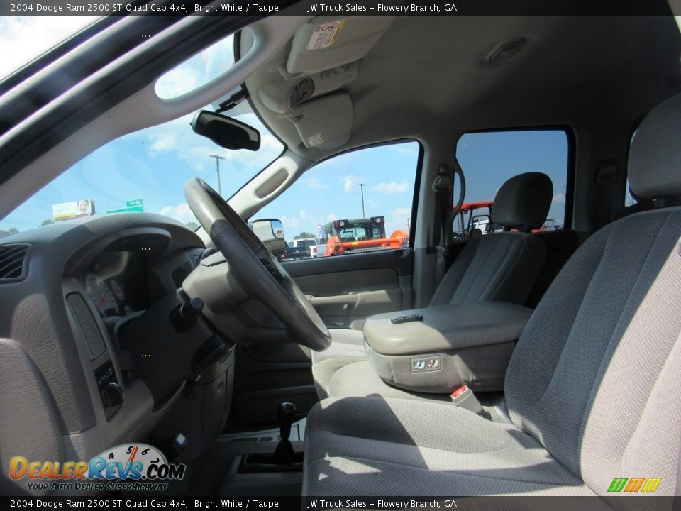 2004 Dodge Ram 2500 ST Quad Cab 4x4 Bright White / Taupe Photo #16