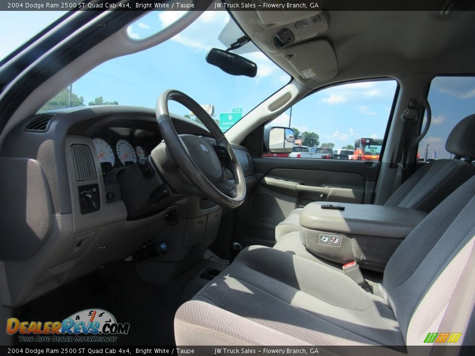 2004 Dodge Ram 2500 ST Quad Cab 4x4 Bright White / Taupe Photo #17