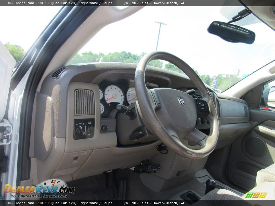 2004 Dodge Ram 2500 ST Quad Cab 4x4 Bright White / Taupe Photo #18