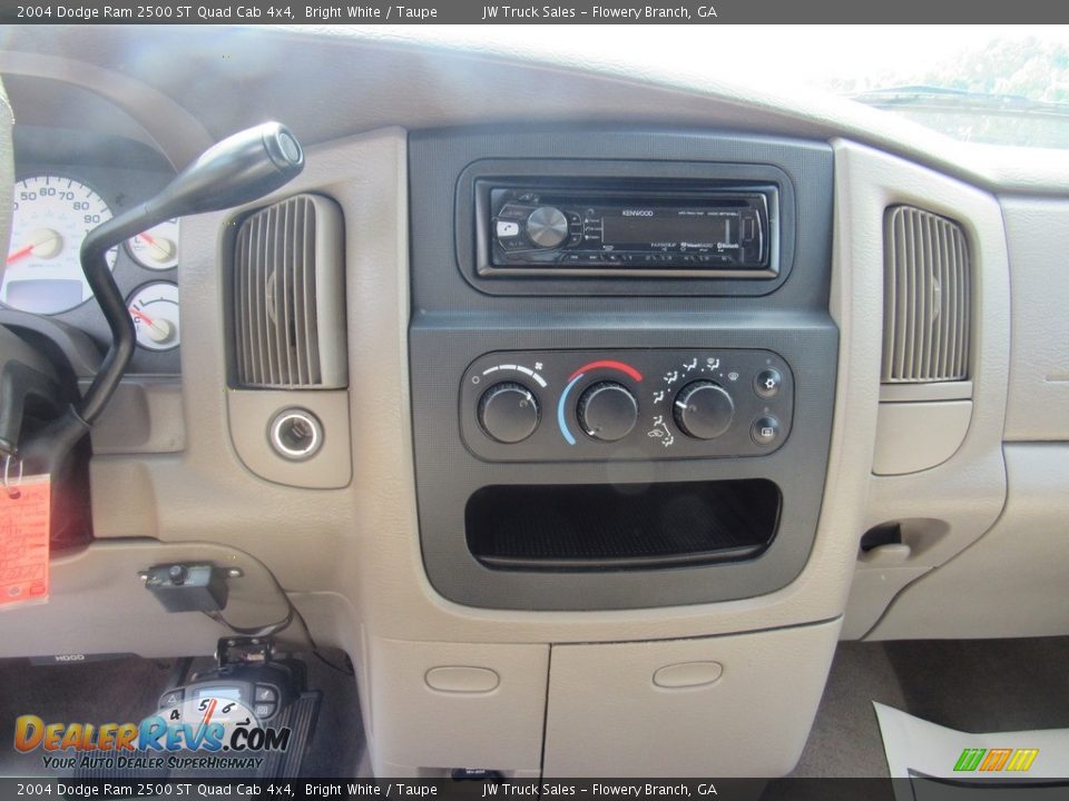 2004 Dodge Ram 2500 ST Quad Cab 4x4 Bright White / Taupe Photo #21