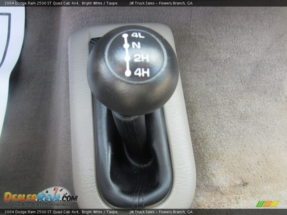2004 Dodge Ram 2500 ST Quad Cab 4x4 Bright White / Taupe Photo #22