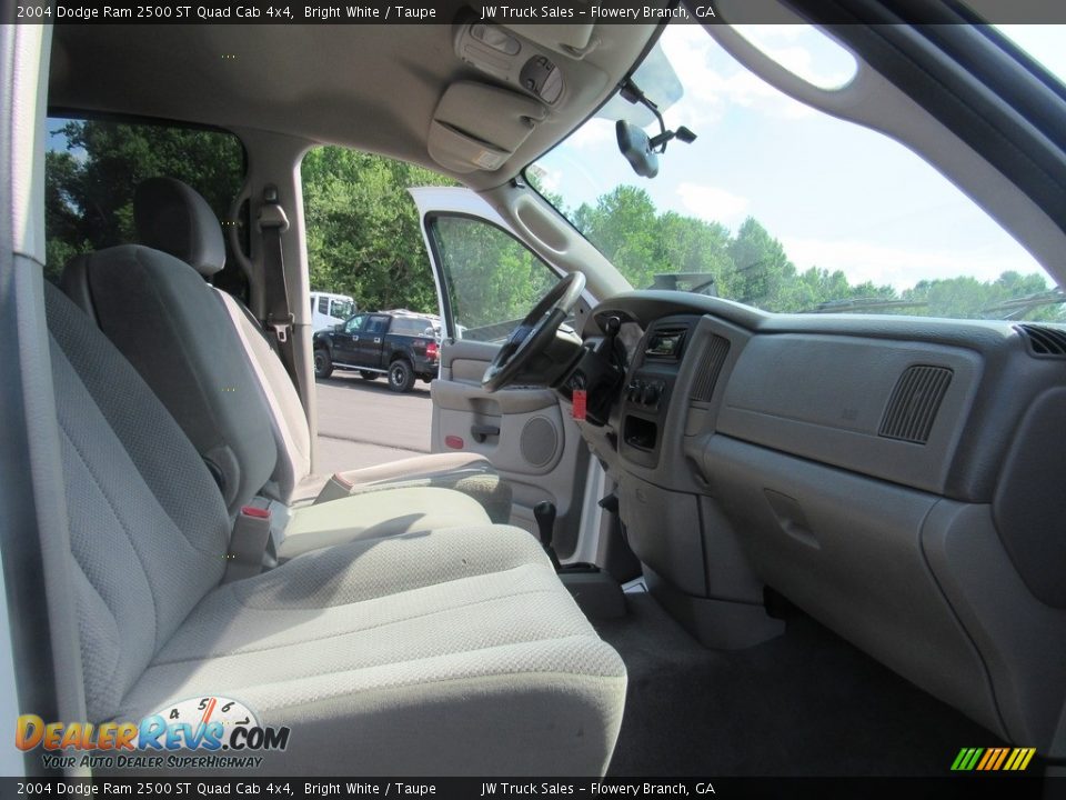 2004 Dodge Ram 2500 ST Quad Cab 4x4 Bright White / Taupe Photo #26