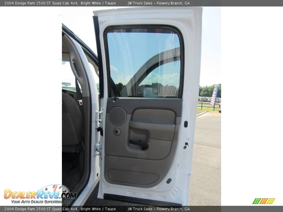 2004 Dodge Ram 2500 ST Quad Cab 4x4 Bright White / Taupe Photo #28