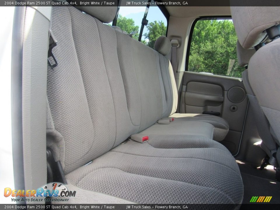 2004 Dodge Ram 2500 ST Quad Cab 4x4 Bright White / Taupe Photo #30