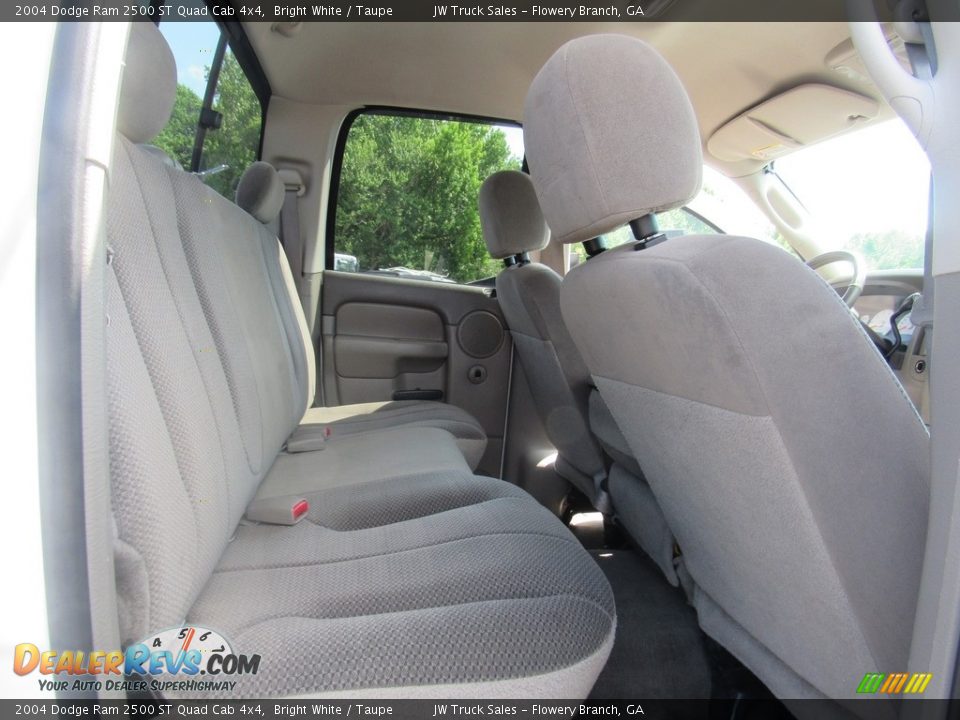 2004 Dodge Ram 2500 ST Quad Cab 4x4 Bright White / Taupe Photo #31