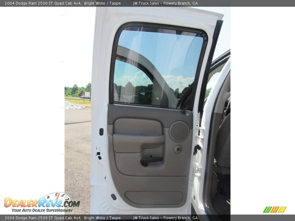 2004 Dodge Ram 2500 ST Quad Cab 4x4 Bright White / Taupe Photo #32