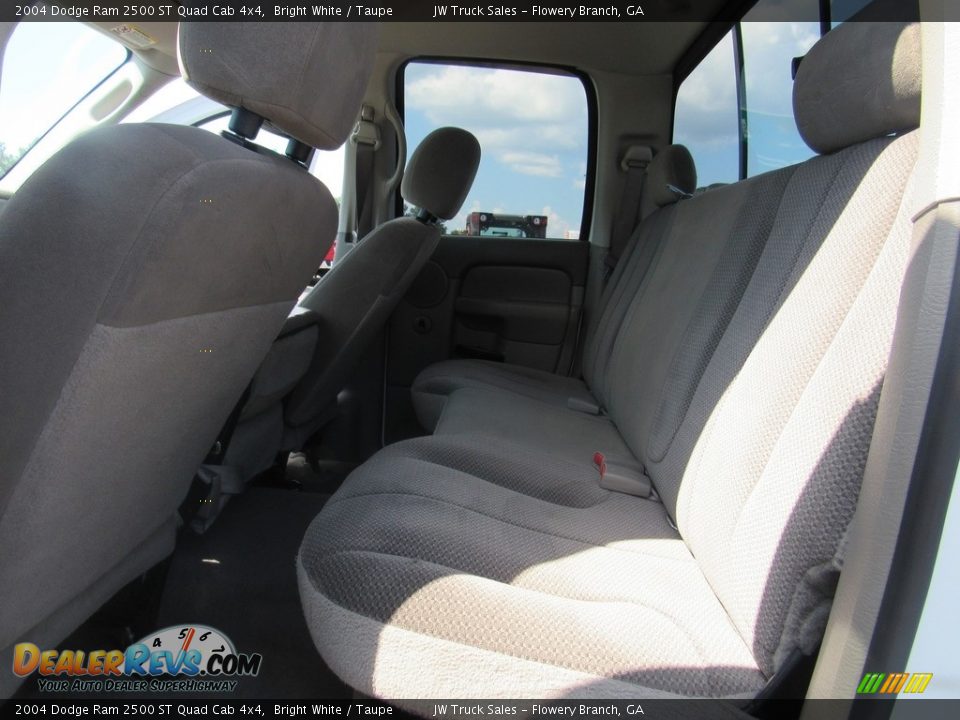 2004 Dodge Ram 2500 ST Quad Cab 4x4 Bright White / Taupe Photo #35