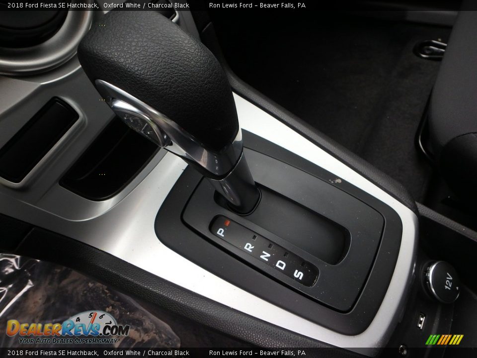 2018 Ford Fiesta SE Hatchback Oxford White / Charcoal Black Photo #16