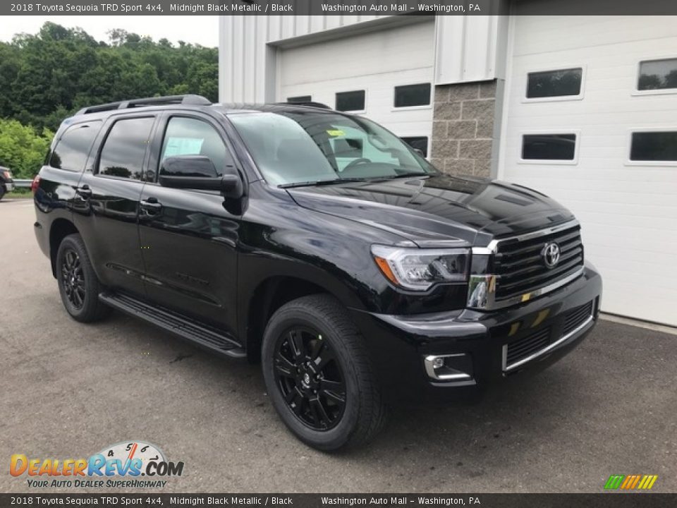 Front 3/4 View of 2018 Toyota Sequoia TRD Sport 4x4 Photo #1