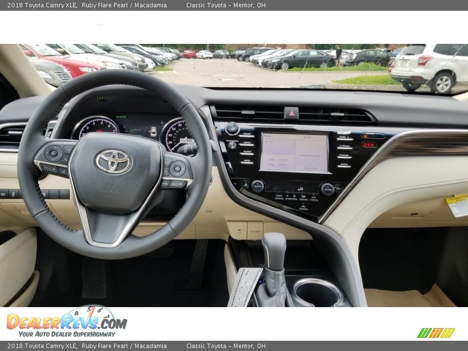 2018 Toyota Camry XLE Ruby Flare Pearl / Macadamia Photo #5