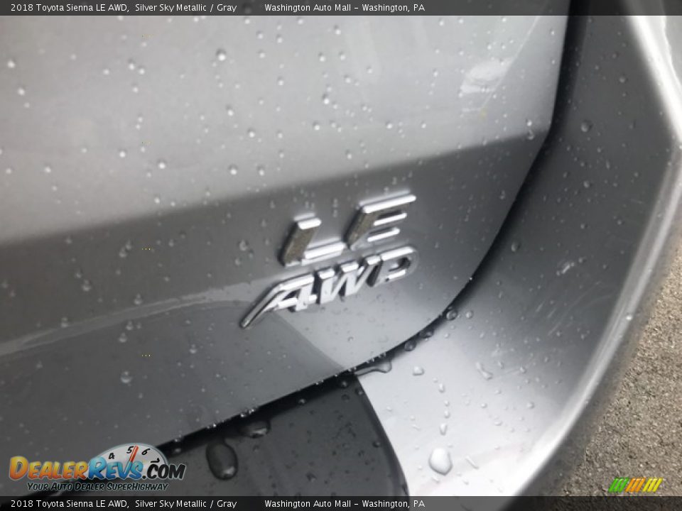 2018 Toyota Sienna LE AWD Silver Sky Metallic / Gray Photo #4