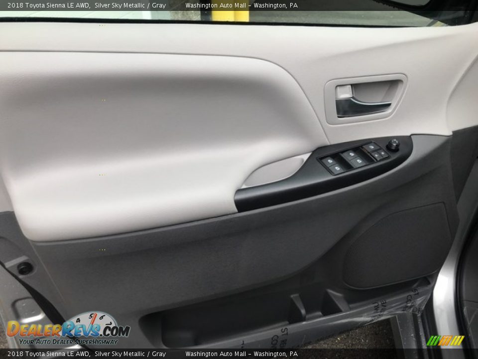 2018 Toyota Sienna LE AWD Silver Sky Metallic / Gray Photo #8