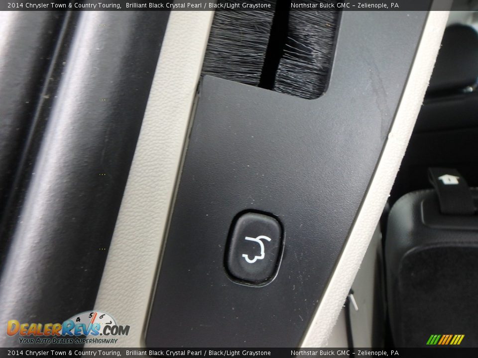 2014 Chrysler Town & Country Touring Brilliant Black Crystal Pearl / Black/Light Graystone Photo #12
