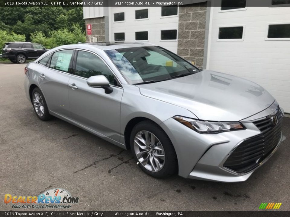 Front 3/4 View of 2019 Toyota Avalon XLE Photo #1