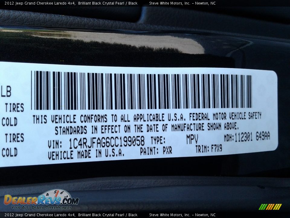 2012 Jeep Grand Cherokee Laredo 4x4 Brilliant Black Crystal Pearl / Black Photo #27