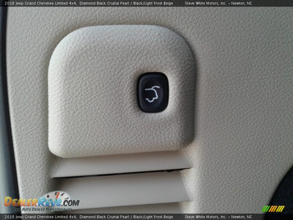 2018 Jeep Grand Cherokee Limited 4x4 Diamond Black Crystal Pearl / Black/Light Frost Beige Photo #12
