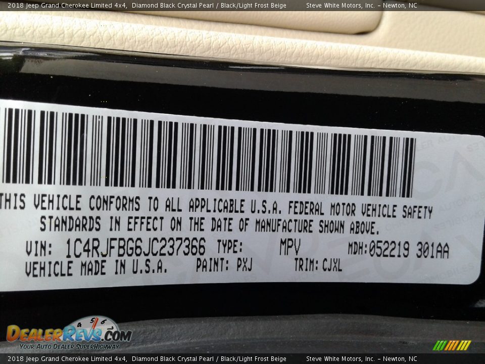 2018 Jeep Grand Cherokee Limited 4x4 Diamond Black Crystal Pearl / Black/Light Frost Beige Photo #35