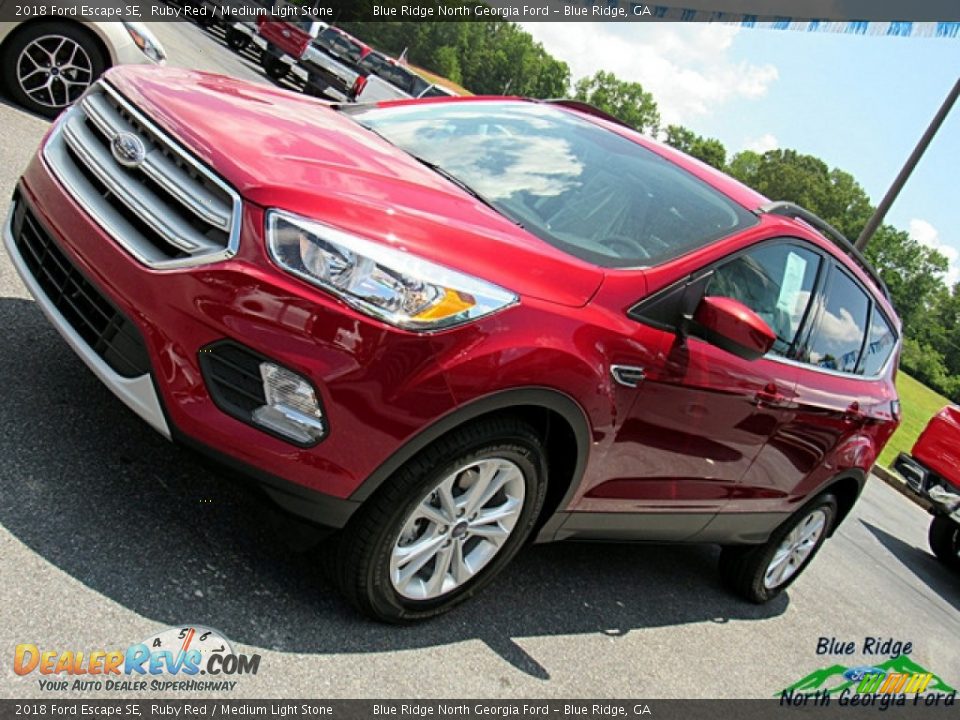 2018 Ford Escape SE Ruby Red / Medium Light Stone Photo #28