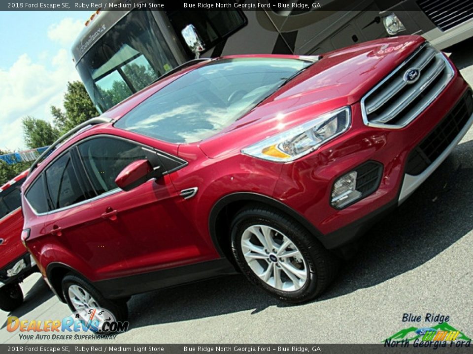 2018 Ford Escape SE Ruby Red / Medium Light Stone Photo #29