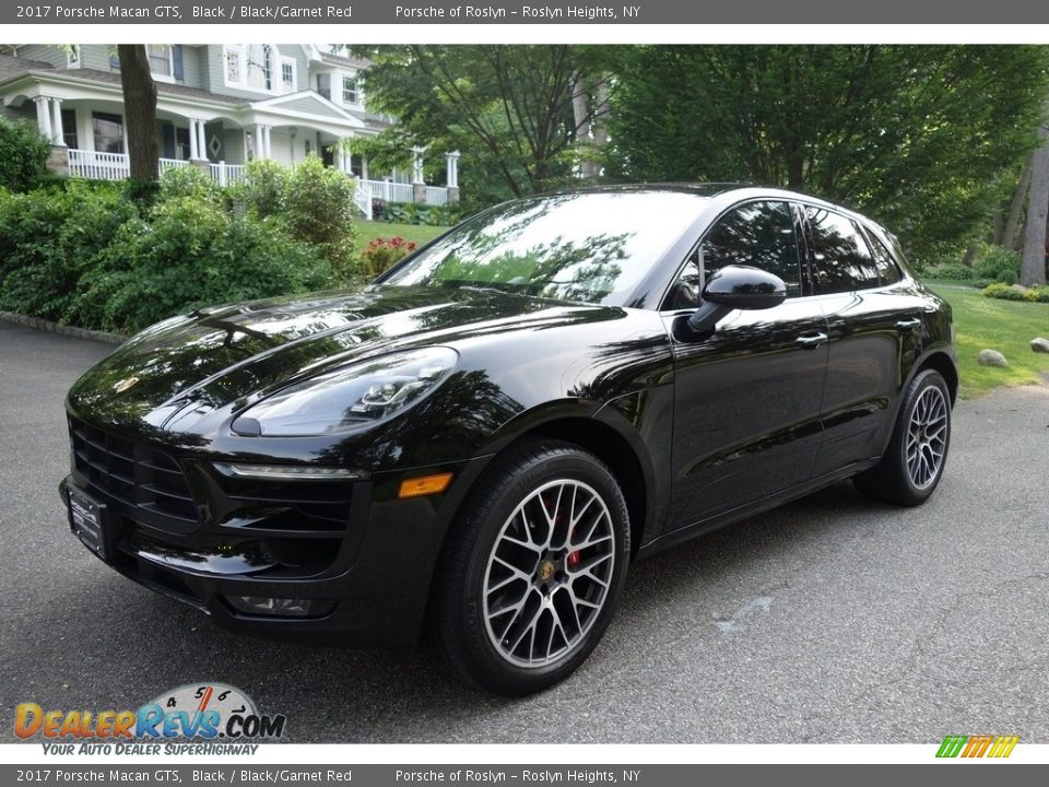 Front 3/4 View of 2017 Porsche Macan GTS Photo #1