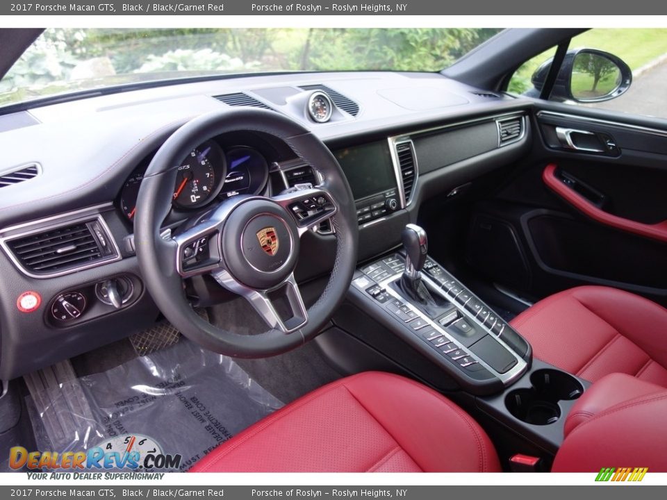 Black/Garnet Red Interior - 2017 Porsche Macan GTS Photo #10