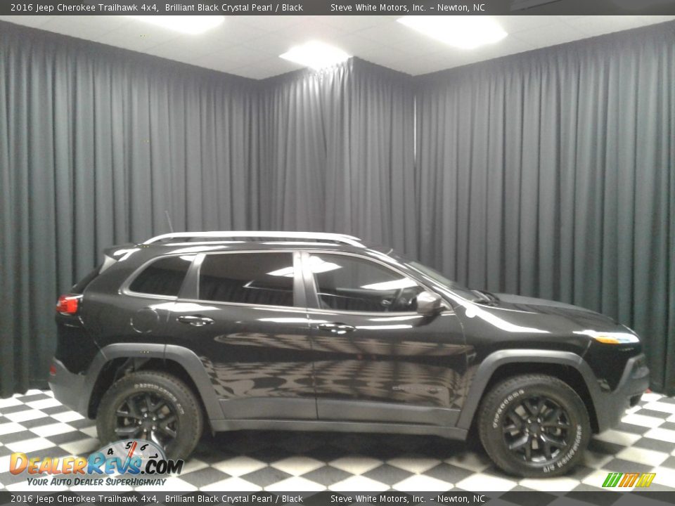 2016 Jeep Cherokee Trailhawk 4x4 Brilliant Black Crystal Pearl / Black Photo #5