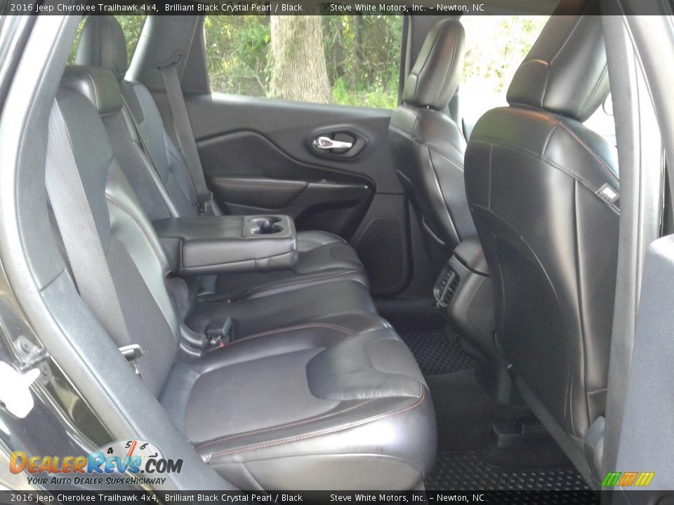 2016 Jeep Cherokee Trailhawk 4x4 Brilliant Black Crystal Pearl / Black Photo #13