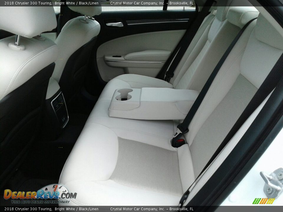 2018 Chrysler 300 Touring Bright White / Black/Linen Photo #10