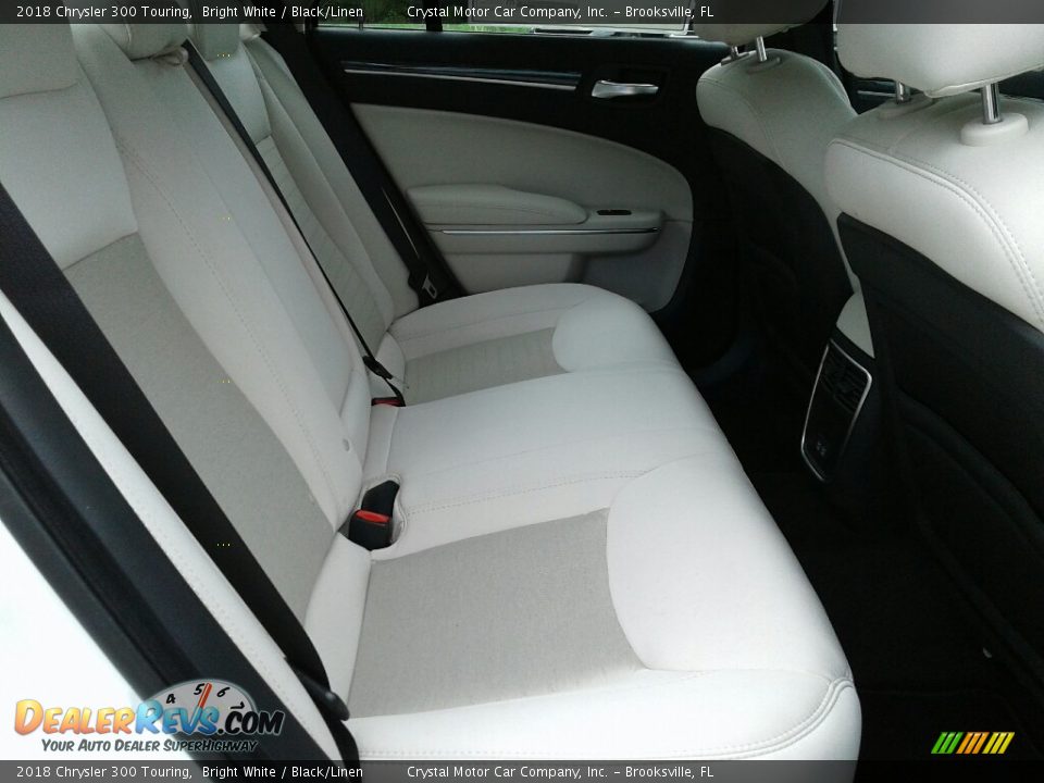 2018 Chrysler 300 Touring Bright White / Black/Linen Photo #11