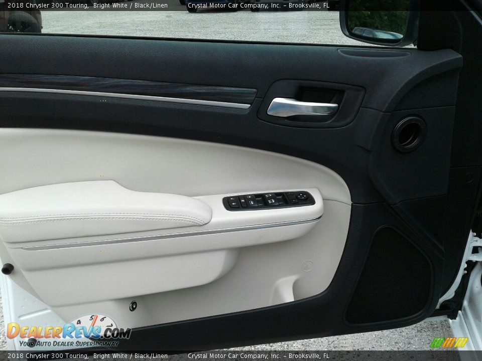 2018 Chrysler 300 Touring Bright White / Black/Linen Photo #17