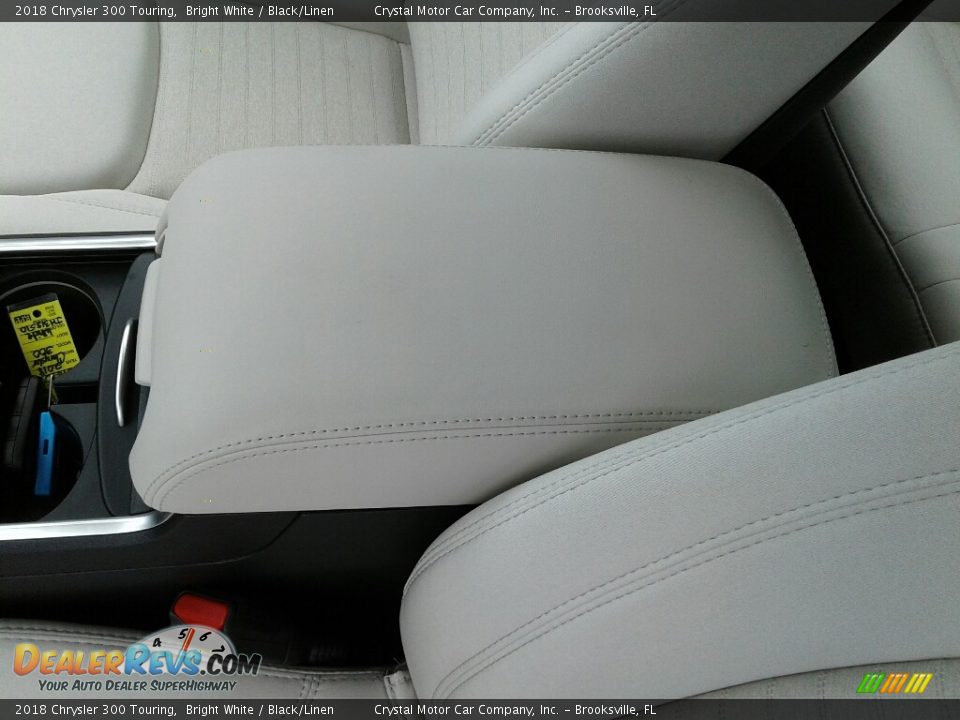2018 Chrysler 300 Touring Bright White / Black/Linen Photo #18