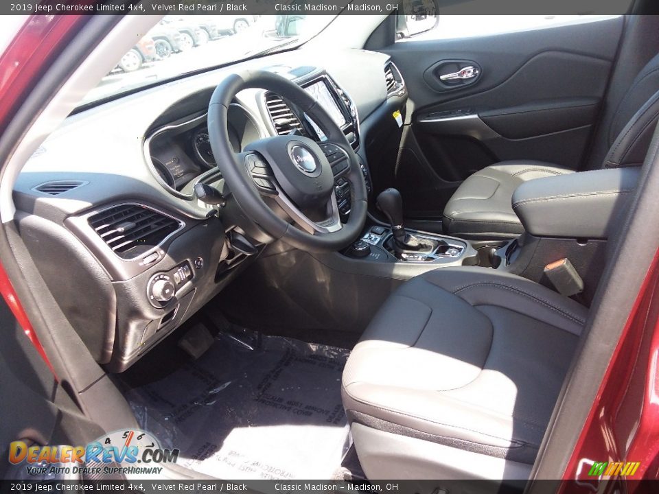 2019 Jeep Cherokee Limited 4x4 Velvet Red Pearl / Black Photo #4