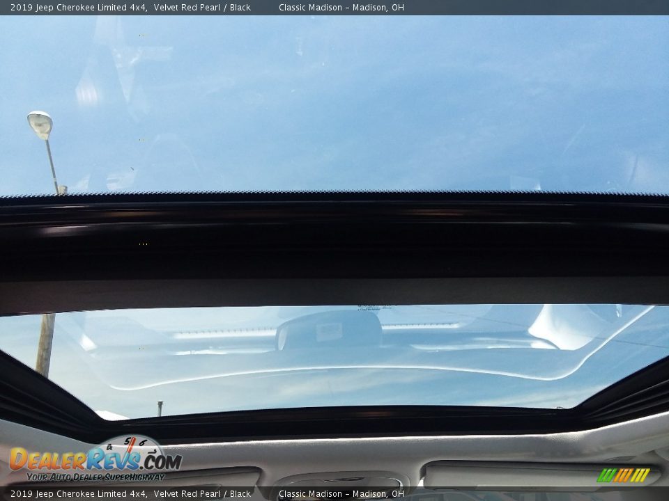 2019 Jeep Cherokee Limited 4x4 Velvet Red Pearl / Black Photo #12
