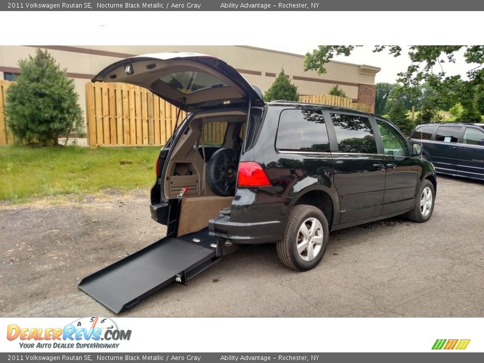 2011 Volkswagen Routan SE Nocturne Black Metallic / Aero Gray Photo #1