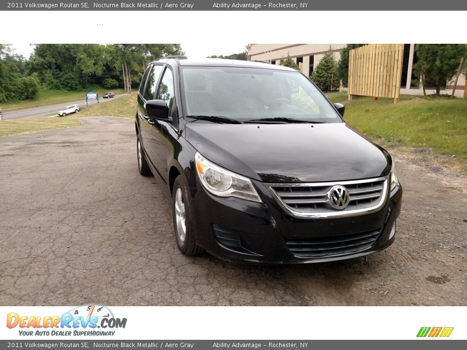 2011 Volkswagen Routan SE Nocturne Black Metallic / Aero Gray Photo #4