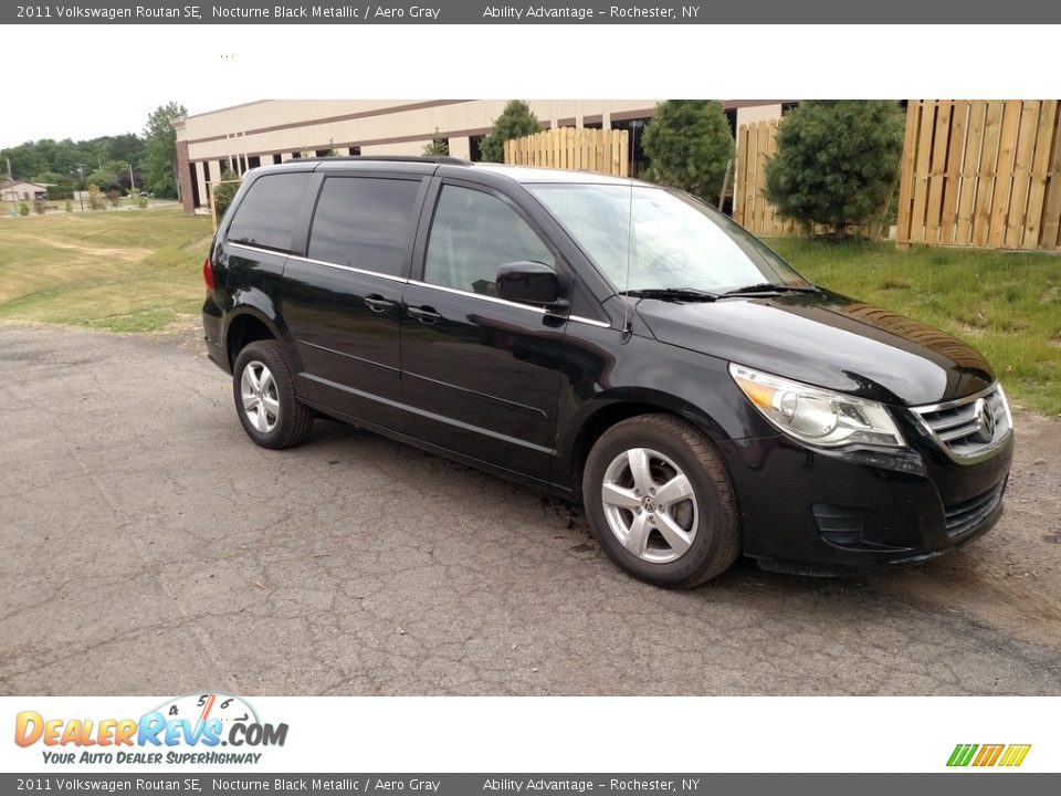 2011 Volkswagen Routan SE Nocturne Black Metallic / Aero Gray Photo #5
